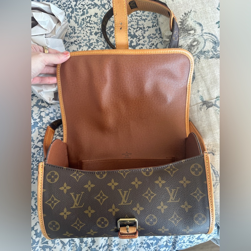 Louis Vuitton Brown Monogram Crossbody with Tan Trim - Picture 8 of 11